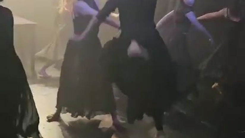como enlas peliculas, L garbuio, Cuerpo en escena